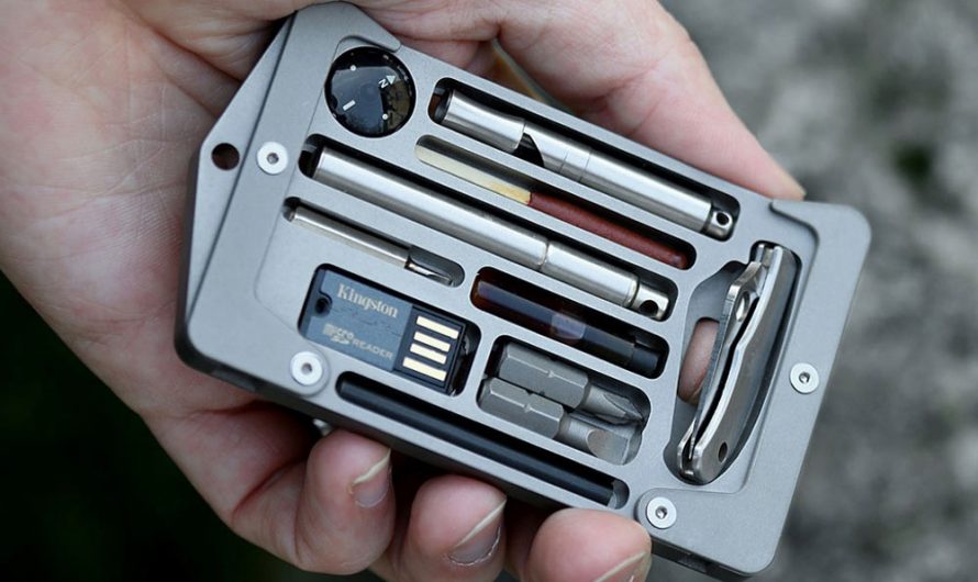 Jackfish Survival Credit Card Holder