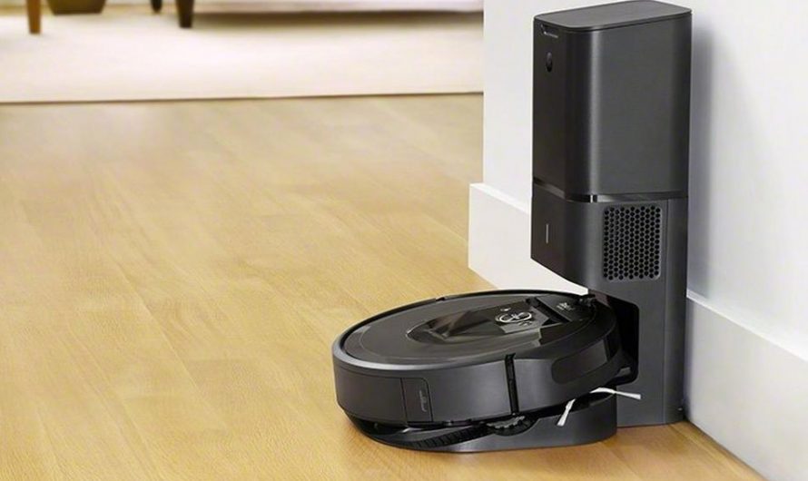 Roomba i7+ with Clean Base