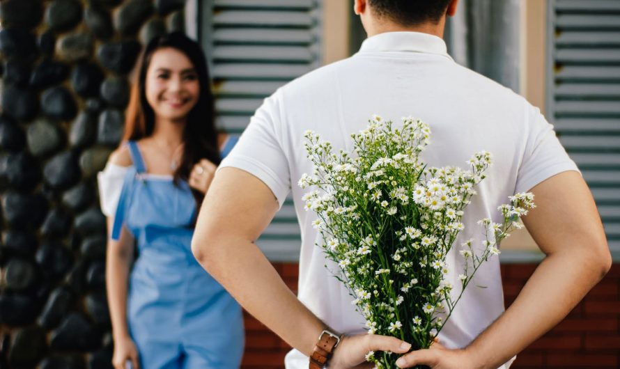 How to Buy the Right Flowers – Essential Guide for Men